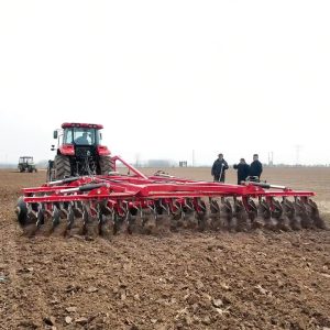1BZ(G) hydraulic offset heavy-duty disc harrow working in a field