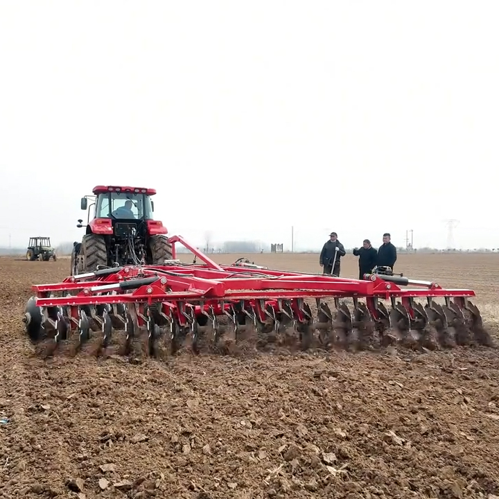 1BZ(G) hydraulic offset heavy-duty disc harrow working in a field