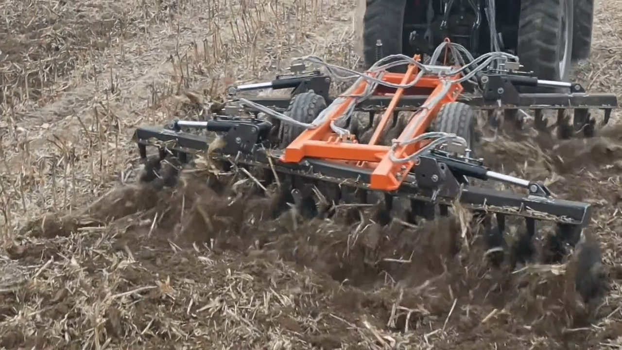 Hydraulic folding heavy duty disc harrow incorporating crop residue in the field